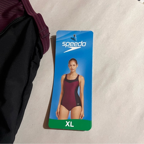 Speedo Women's One Piece in Deep Burgundy and Black XL - Picture 4 of 7
